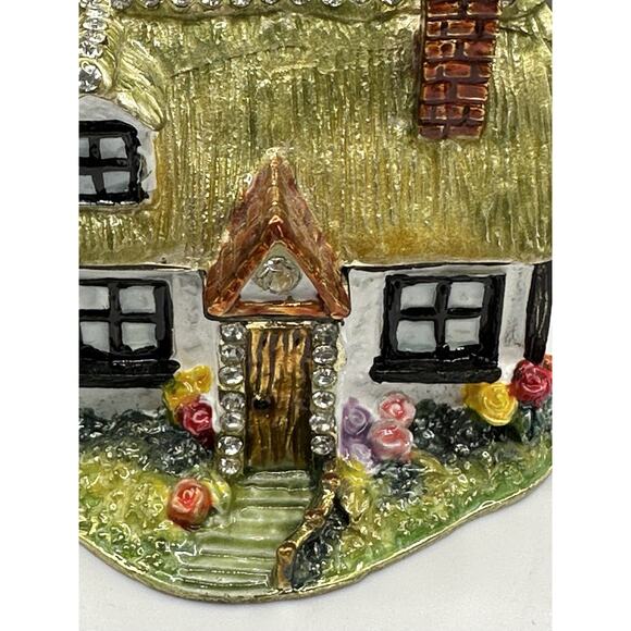 English Cottage Enameled Metal Trinket Box With Crystal Accents 2 Inches - Picture 3 of 11